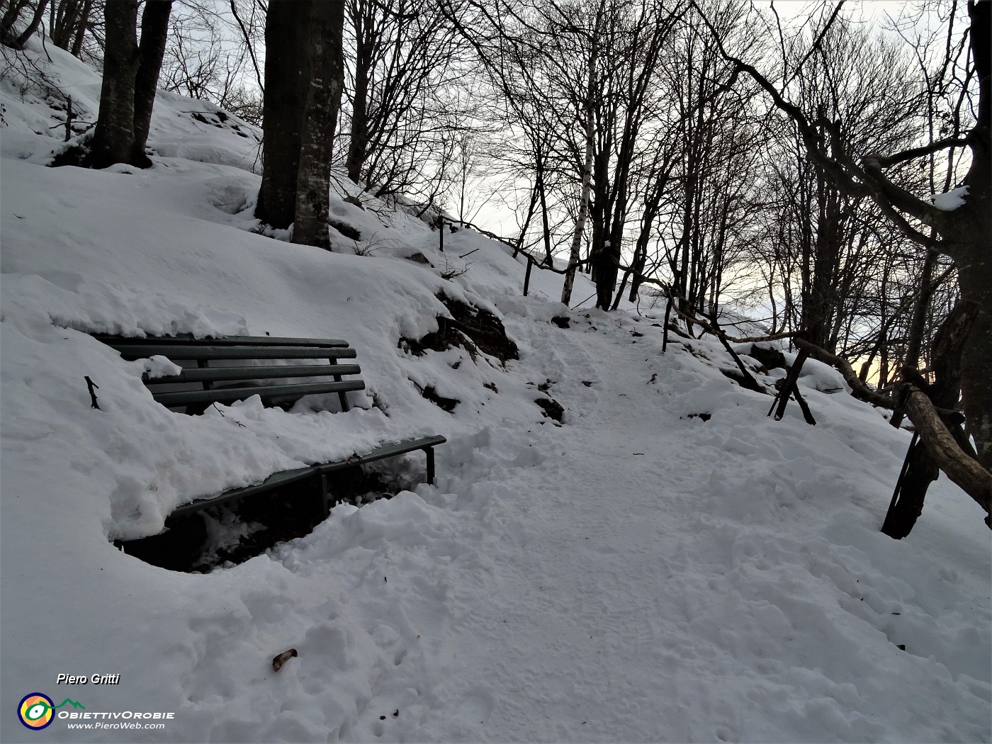 79 In decisa salita pestando neve battuta.JPG